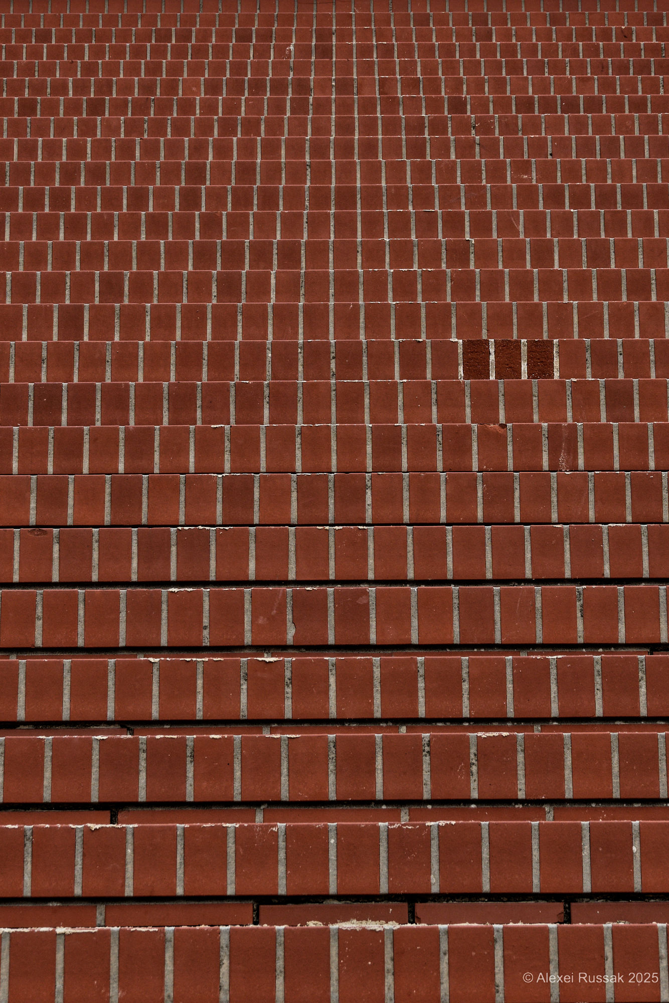 Drei neue Backsteine