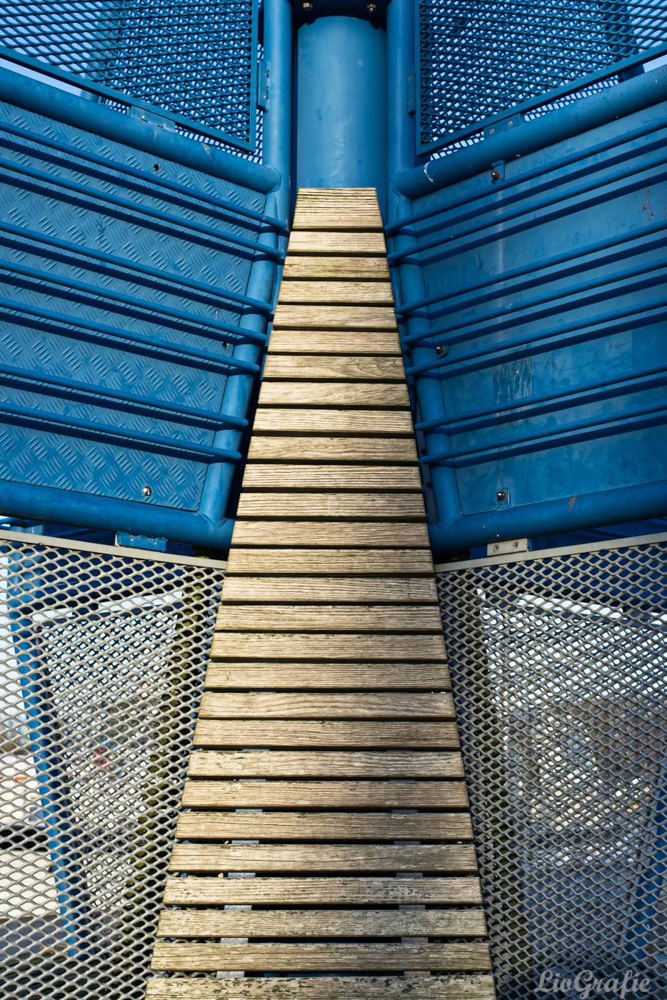 Die Bankrückenlehne ist ein stilisierter Leuchtturm