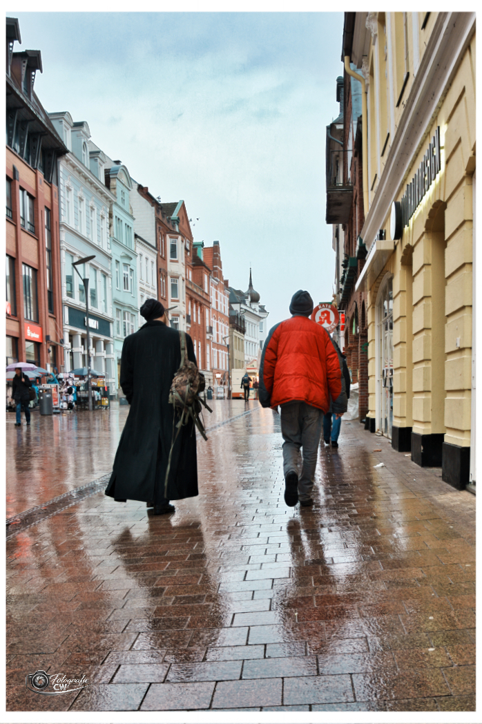 Im Regen durch die Stadt
