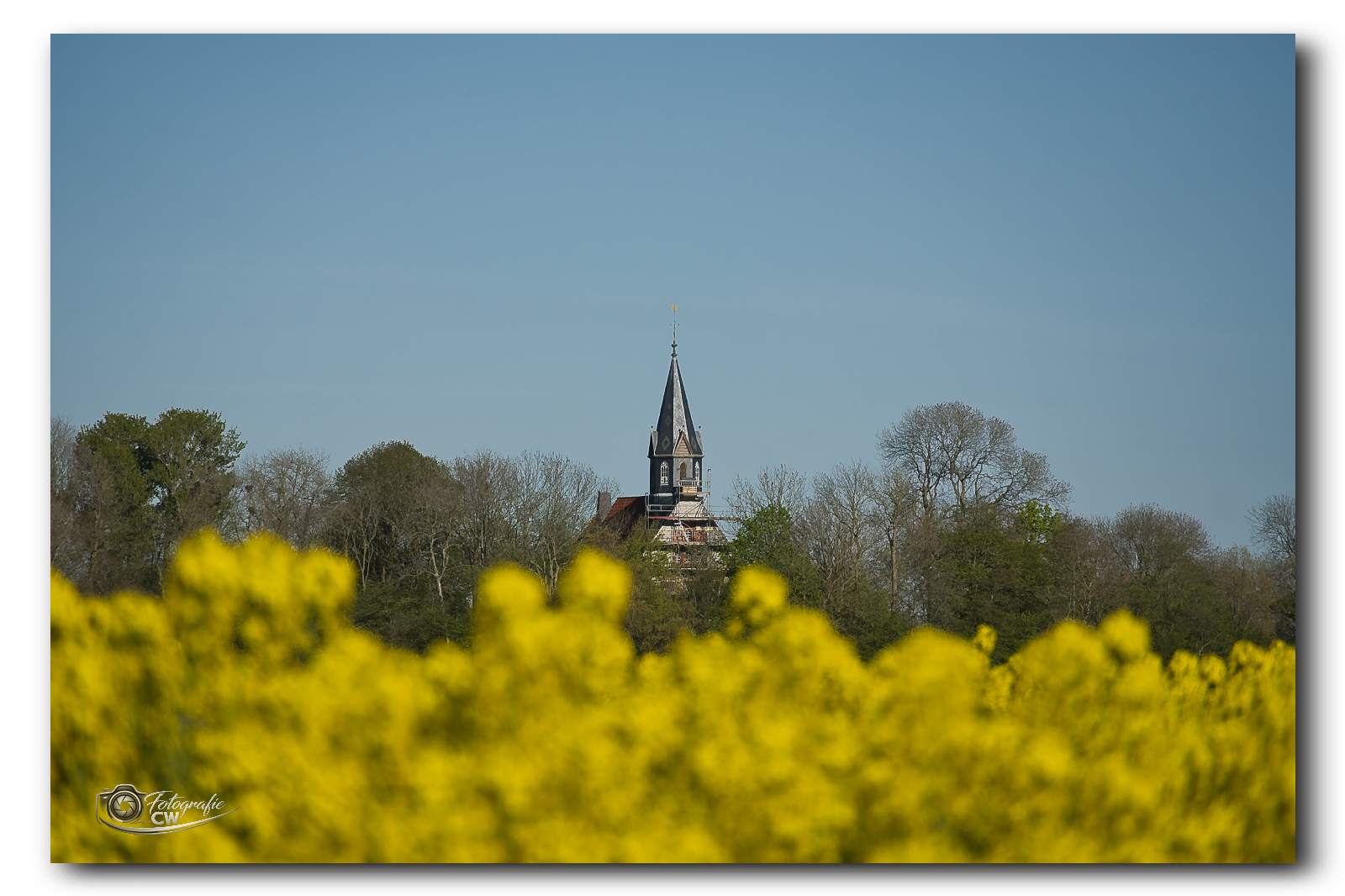 Kirche mit Raps