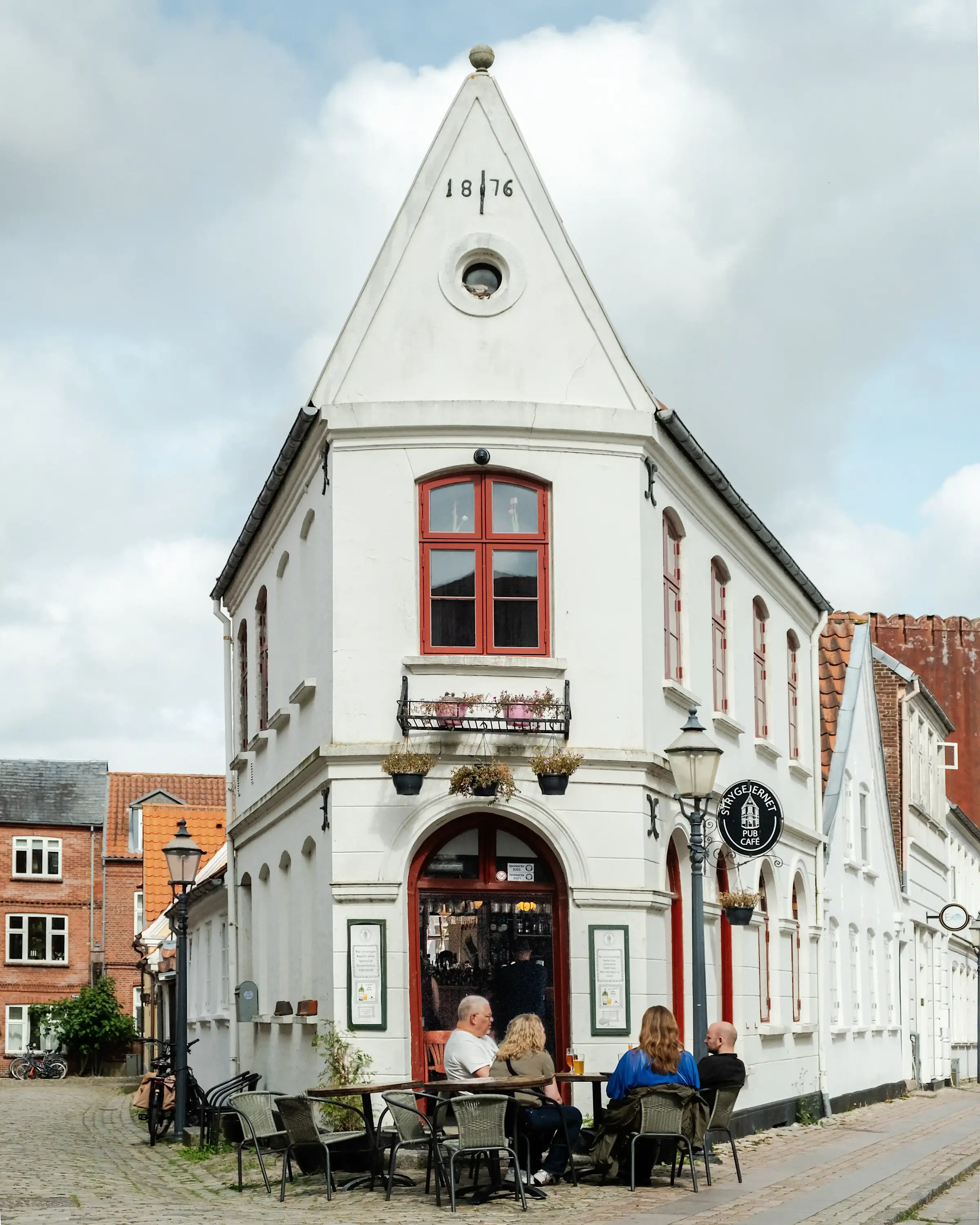 "Läggger Fadøl"