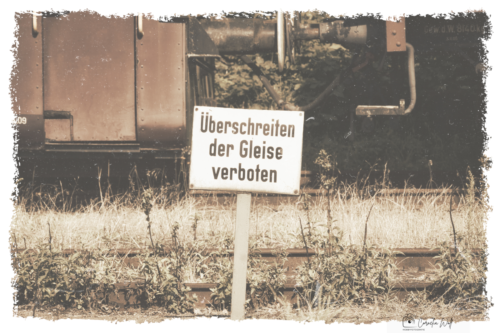 Überschreiten der Gleise verboten