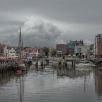 Graue Stadt am Meer