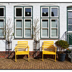 Zwei gelbe Sessel