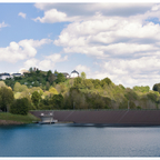 Blick vom Kronenburger See zur Burg Kronenburg